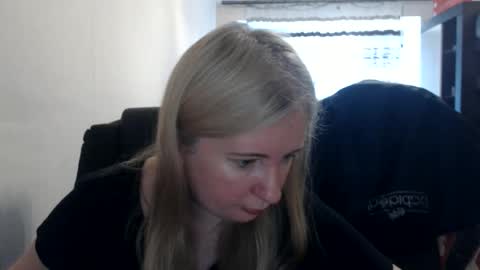 Snapshot of jenisandpeter chatting on 9, 6, 2026 JenisAndPeter online show from 9, 6, 2026