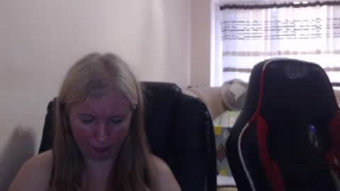 Snapshot of jenisandpeter chatting on 16, 6, 2026 JenisAndPeter online show from 16, 6, 2026