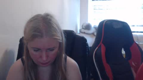 Snapshot of jenisandpeter chatting on 20, 6, 2026 JenisAndPeter online show from 20, 6, 2026