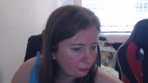 Snapshot of jenisandpeter chatting on 4, 7, 2026 JenisAndPeter online show from 4, 7, 2026