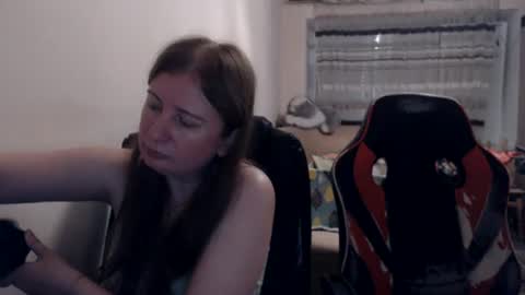Snapshot of jenisandpeter chatting on 13, 7, 2026 JenisAndPeter online show from 13, 7, 2026