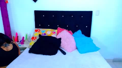 Snapshot of jenng18 chatting on 26, 11, 2025 jenn online show from 26, 11, 2025