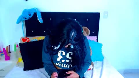 Snapshot of jenng18 chatting on 17, 12, 2025 jenn online show from 17, 12, 2025