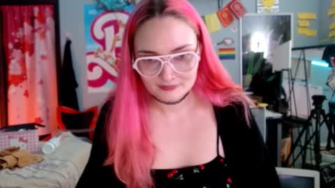 Snapshot of jennifergwen chatting on 17, 12, 2025 Jennifer Gwen online show from 17, 12, 2025