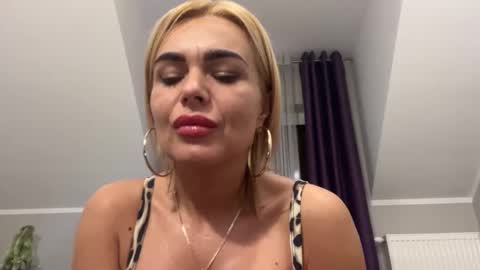 Snapshot of jenny_play1 chatting on 8, 1, 2025 Jenny online show from 8, 1, 2025