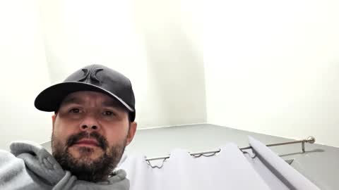 Snapshot of jerbonezgood chatting on 17, 12, 2025 Lous online show from 17, 12, 2025