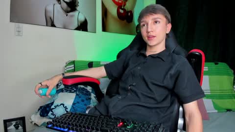 jero independent model online show from 20, 1, 2025