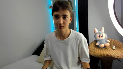 jero independent model online show from 12, 11, 2025