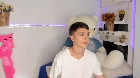 jero independent model online show from 21, 4, 2026