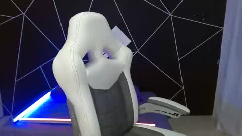 Snapshot of jesiclark chatting on 12, 1, 2025 sofi online show from 12, 1, 2025