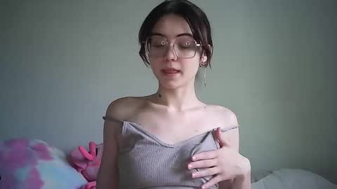 Snapshot of jessa_vibe chatting on 13, 11, 2025 Jessica but u can call me Jessa online show from 13, 11, 2025