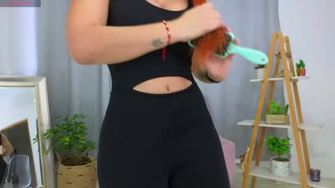 Snapshot of jessey_adams chatting on 2, 2, 2025 bella adams online show from 2, 2, 2025