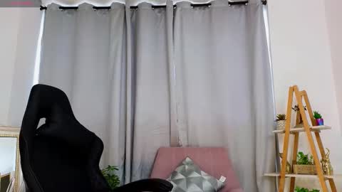 Snapshot of jessey_adams chatting on 21, 2, 2025 bella adams online show from 21, 2, 2025