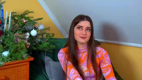 Snapshot of jessicajewells45 chatting on 14, 12, 2025 Jessica online show from 14, 12, 2025