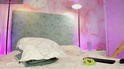 JESSI AND NAOMI online show from 15, 1, 2026