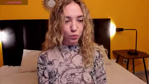Snapshot of jessie_curlyy chatting on 18, 10, 2025 Jessie online show from 18, 10, 2025