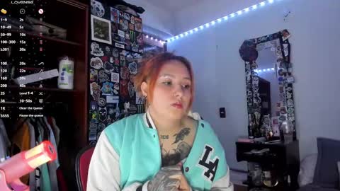 Snapshot of jessie_williams_01 chatting on 12, 12, 2024 Your Sweet Angel online show from 12, 12, 2024