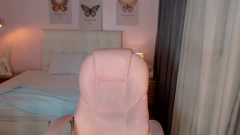 Snapshot of jessie_williams_01 chatting on 4, 1, 2025 Your Sweet Angel online show from 4, 1, 2025