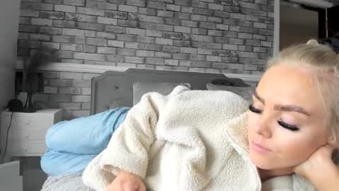 jessiebella0210_ online show from 3, 11, 2025