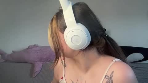 jessluck_1 online show from 10, 6, 2026