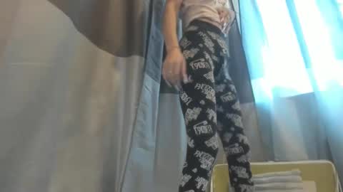 Snapshot of jessystarrr chatting on 25, 10, 2025 Jessy online show from 25, 10, 2025