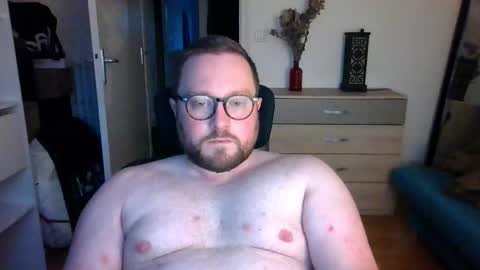 jeuneloup92 online show from 3, 11, 2025