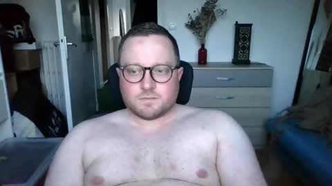 jeuneloup92 online show from 16, 2, 2026