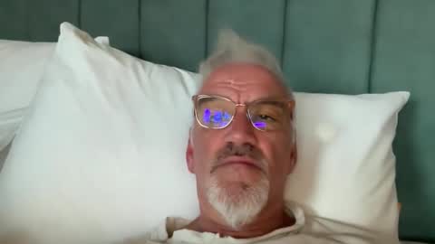 Snapshot of jewlronny chatting on 12, 10, 2025 jewlronny online show from 12, 10, 2025