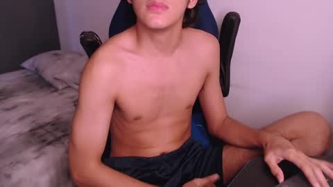 Snapshot of jey_foxx chatting on 15, 9, 2025 jey_foxx online show from 15, 9, 2025