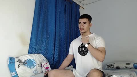 Snapshot of jeycob_happy97 chatting on 4, 1, 2025 Juan David online show from 4, 1, 2025