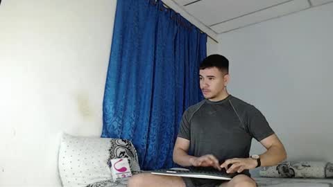 Snapshot of jeycob_happy97 chatting on 13, 1, 2025 Juan David online show from 13, 1, 2025