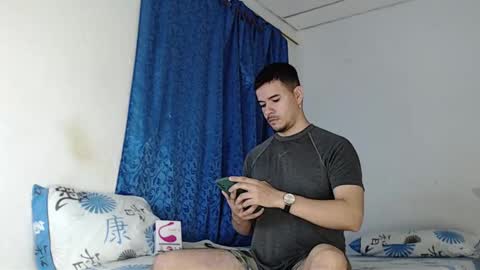 Snapshot of jeycob_happy97 chatting on 11, 2, 2025 Juan David online show from 11, 2, 2025