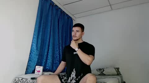 Snapshot of jeycob_happy97 chatting on 6, 3, 2025 Juan David online show from 6, 3, 2025