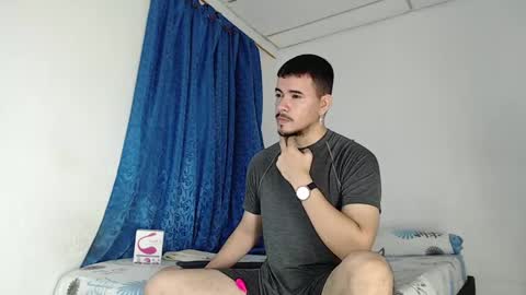 Snapshot of jeycob_happy97 chatting on 7, 10, 2025 Juan David online show from 7, 10, 2025