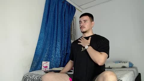 Snapshot of jeycob_happy97 chatting on 6, 11, 2025 Juan David online show from 6, 11, 2025