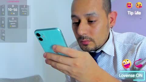 Jhony Alzate online show from 12, 12, 2024