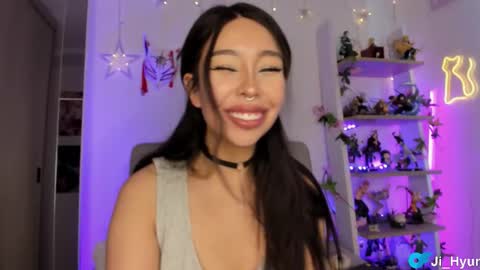 Snapshot of ji_hyun chatting on 9, 9, 2025 Ji online show from 9, 9, 2025