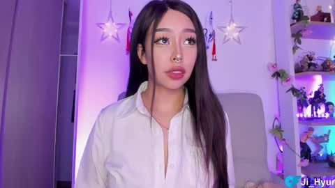 Snapshot of ji_hyun chatting on 18, 9, 2025 Ji online show from 18, 9, 2025