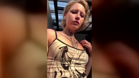 jigglipuff_ online show from 10, 2, 2026