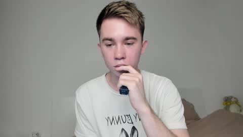 Snapshot of jimyti_bad_boy chatting on 4, 3, 2025 jimyti_bad_boy online show from 4, 3, 2025