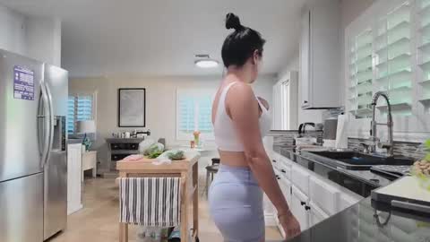 Snapshot of jiwon4u chatting on 13, 9, 2025 Jiwon online show from 13, 9, 2025