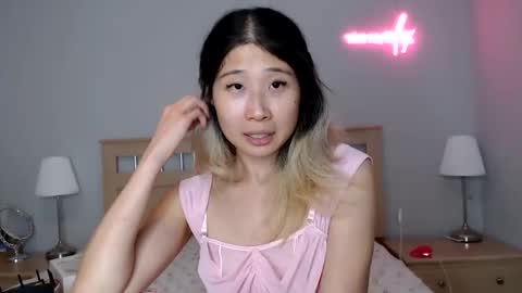 Jiwoo online show from 13, 10, 2025