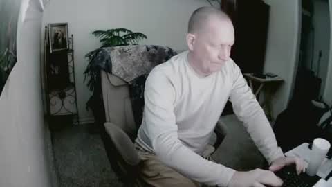 Snapshot of jlouton01 chatting on 2, 2, 2025 kilroy online show from 2, 2, 2025