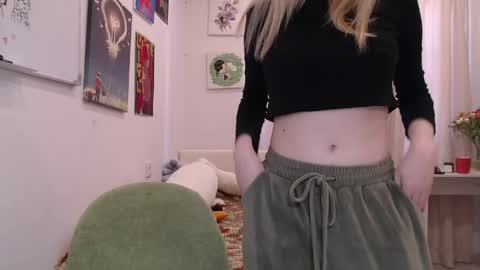 joan_kiss online show from 15, 4, 2026