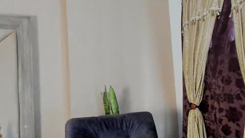 JOAN SAENZ online show from 13, 2, 2025