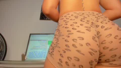 joanyo_brown online show from 6, 1, 2025