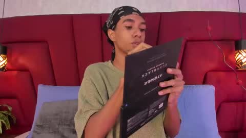 Snapshot of johan_gz_ chatting on 31, 10, 2025 Johan online show from 31, 10, 2025