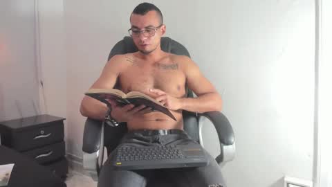 Snapshot of johan_miller1 chatting on 22, 11, 2025 johan online show from 22, 11, 2025