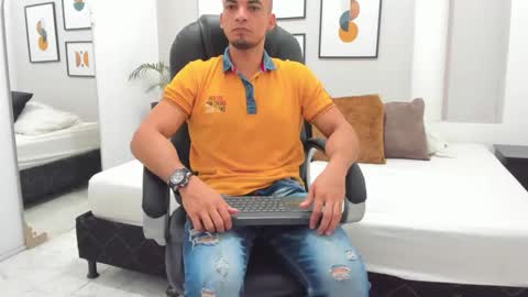 Snapshot of johan_miller1 chatting on 28, 11, 2025 johan online show from 28, 11, 2025