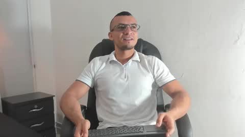 Snapshot of johan_miller1 chatting on 29, 11, 2025 johan online show from 29, 11, 2025